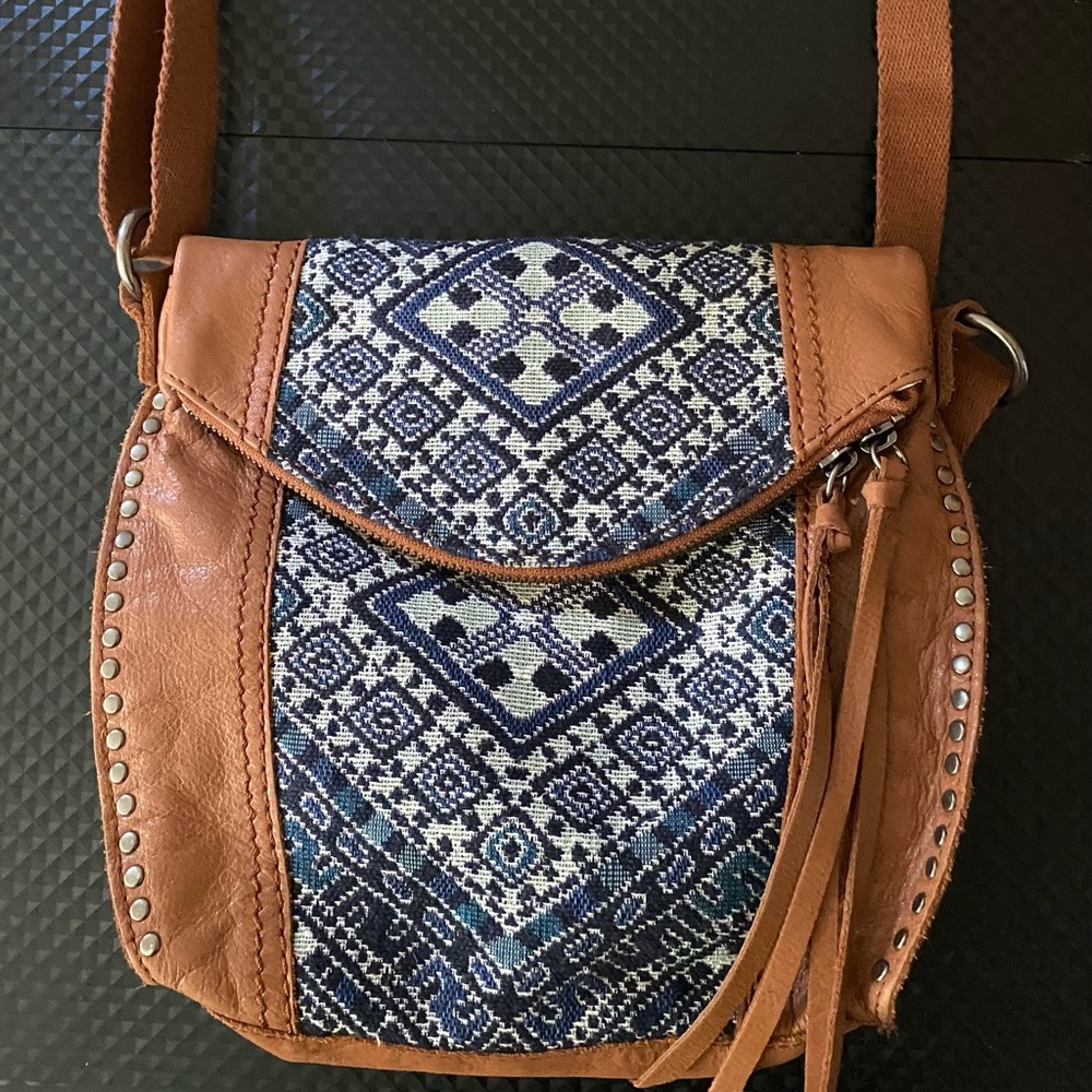 The Sak Handbag LeatherShoulderBag Camel Brown Purse Tote with crochet design